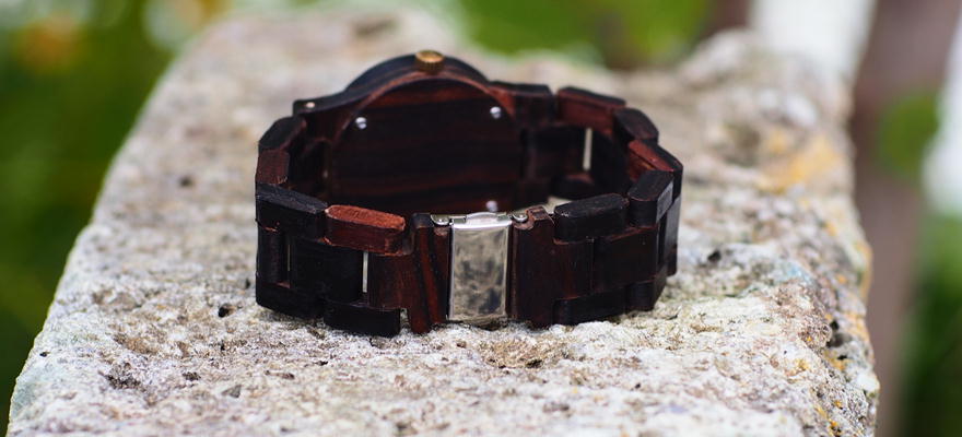 アトリエサザンカの木製腕時計
