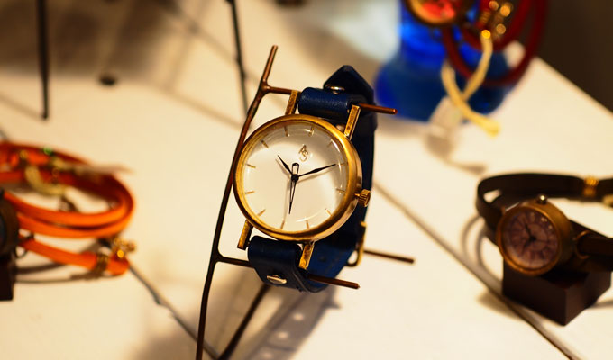 シンプルおしゃれ 木製腕時計atelier Sazanca