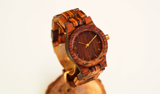 ゼブラウッドの木製腕時計