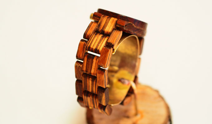 ゼブラウッドの木製腕時計